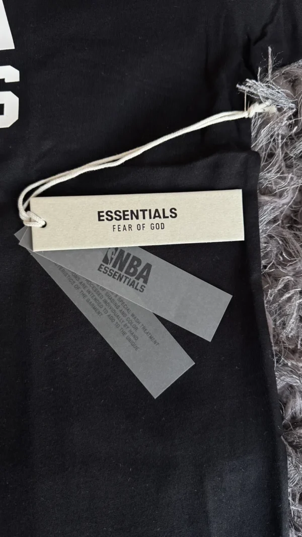 Remera Essentials x NBA