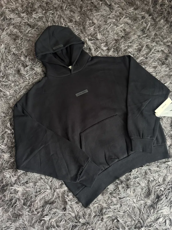 Buzo Essentials ss25