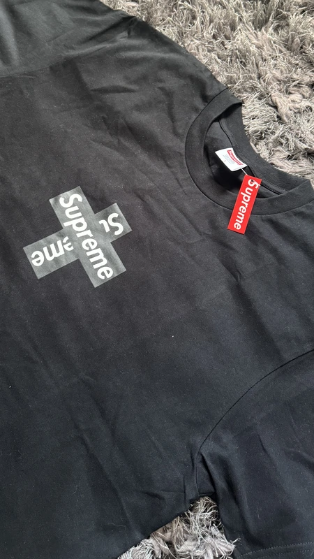 Remera Supreme