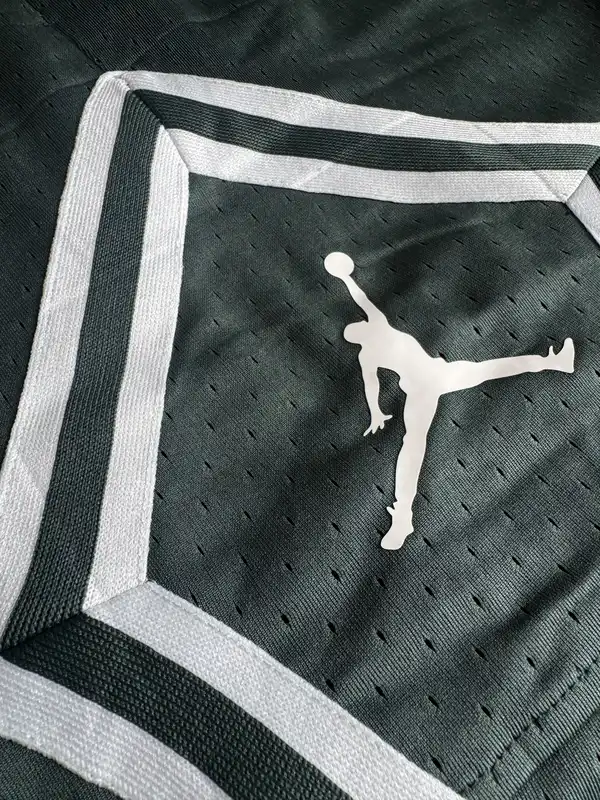 Short Jordan Diamond