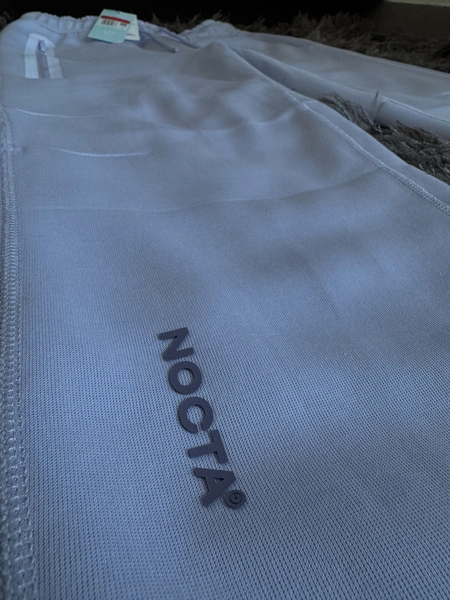 Pantalon Tech Nocta (detalle)
