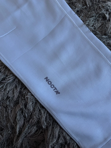 Pantalon Tech Nocta (detalle)