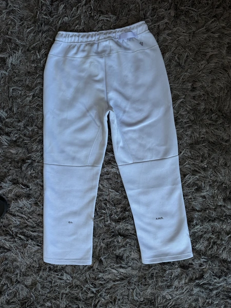 Pantalon Tech Nocta (detalle)